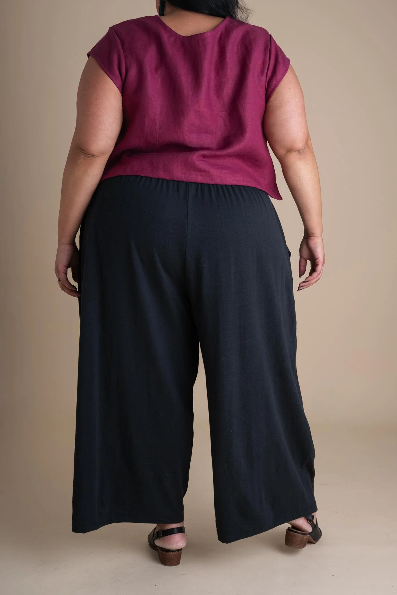 Weekend Pants in Graphite - Image 12