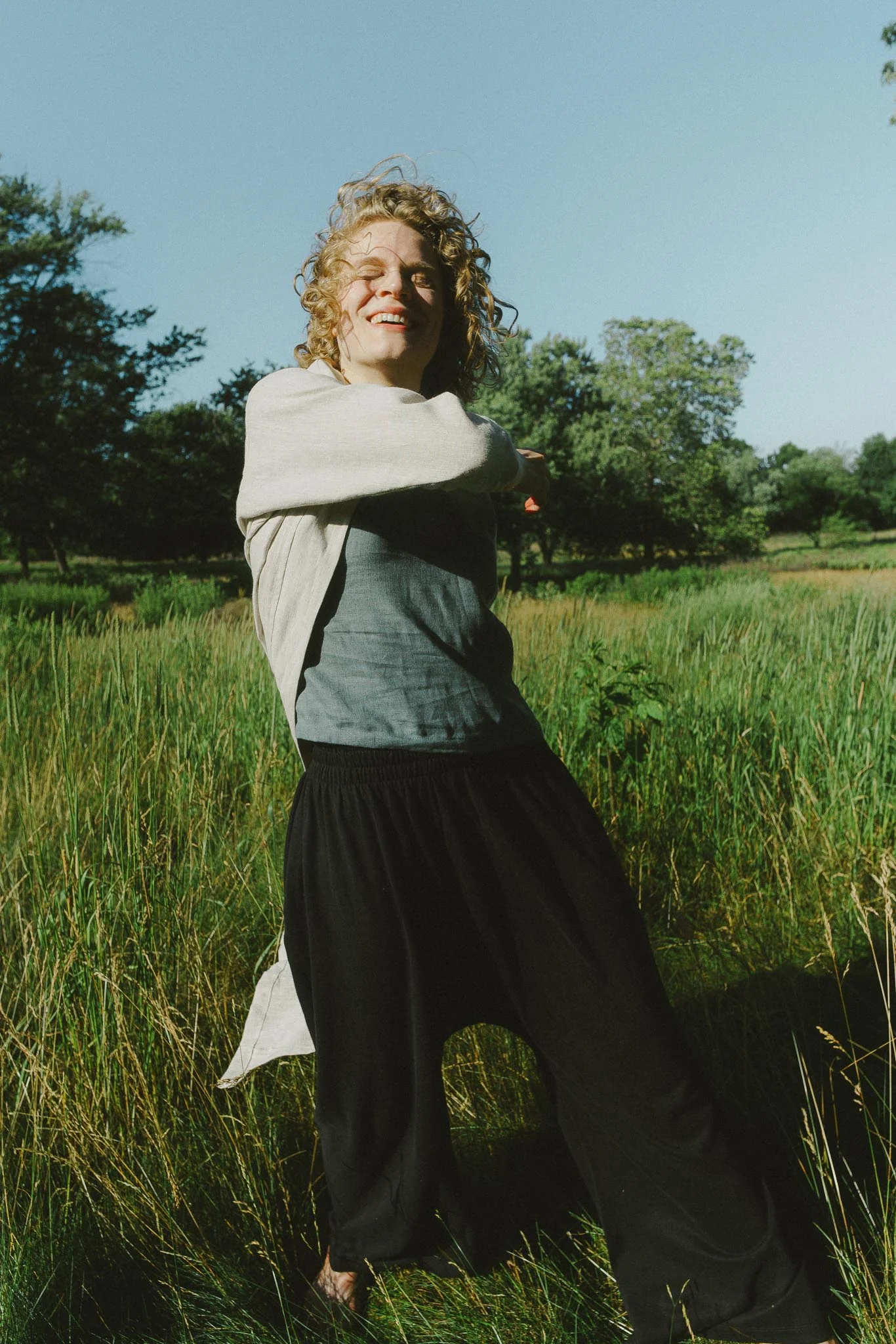 Weekend Pants in Graphite - Image 14