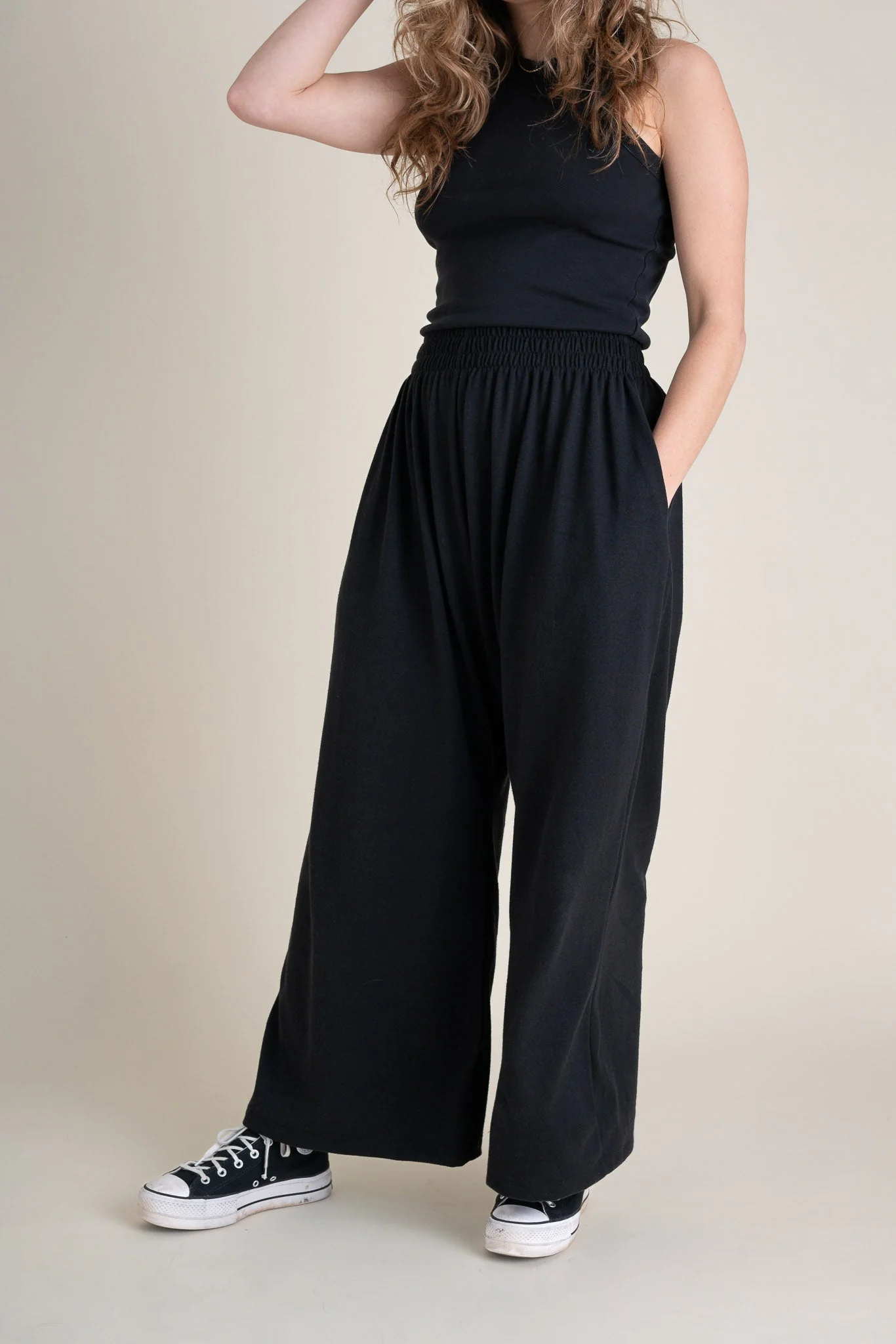 Weekend Pants in Graphite - Image 2