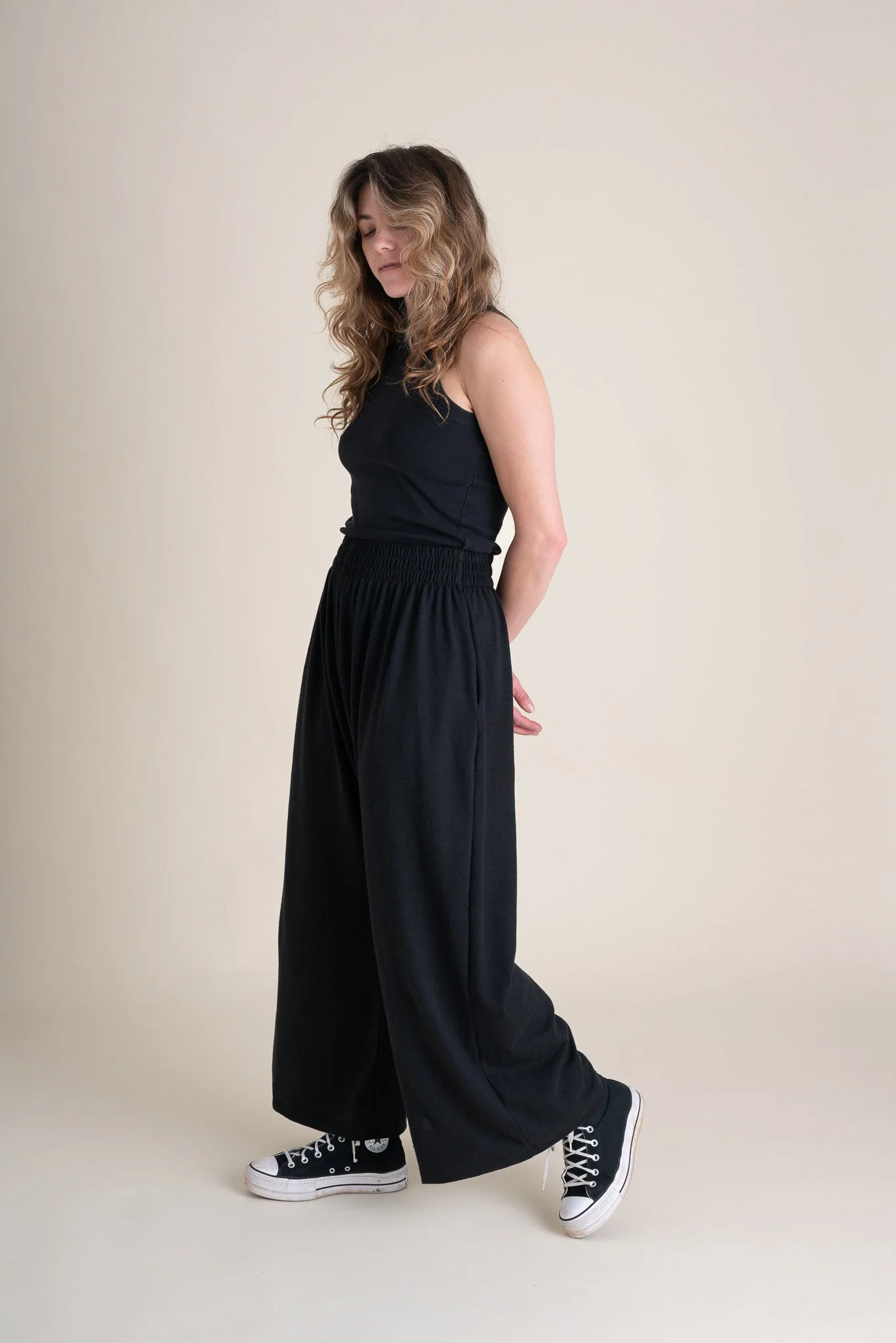 Weekend Pants in Graphite - Image 3