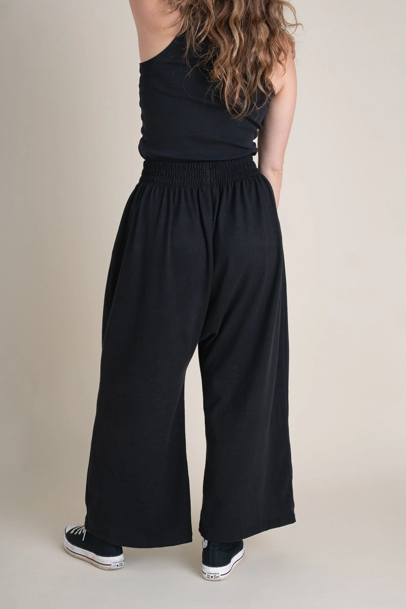 Weekend Pants in Graphite - Image 4