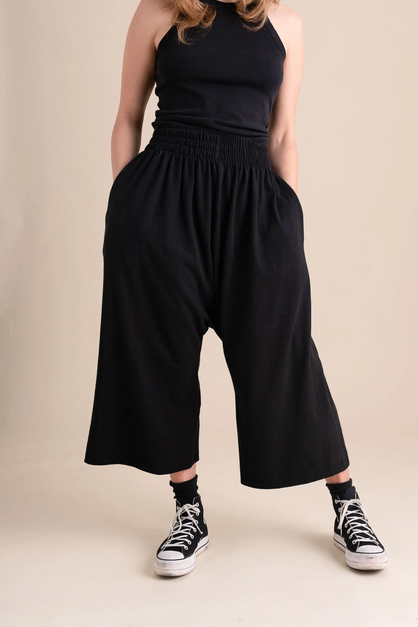 Weekend Pants in Graphite - Image 5