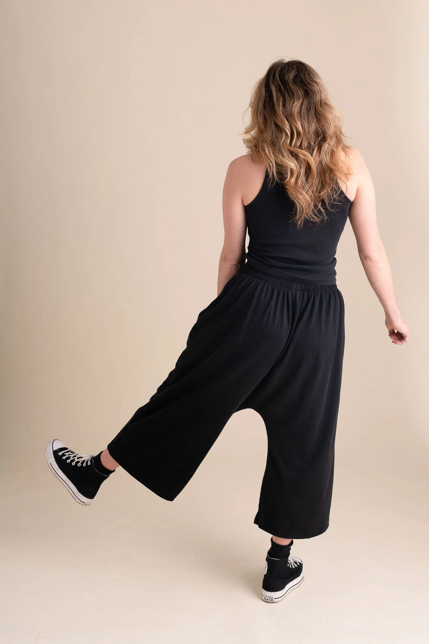 Weekend Pants in Graphite - Image 6