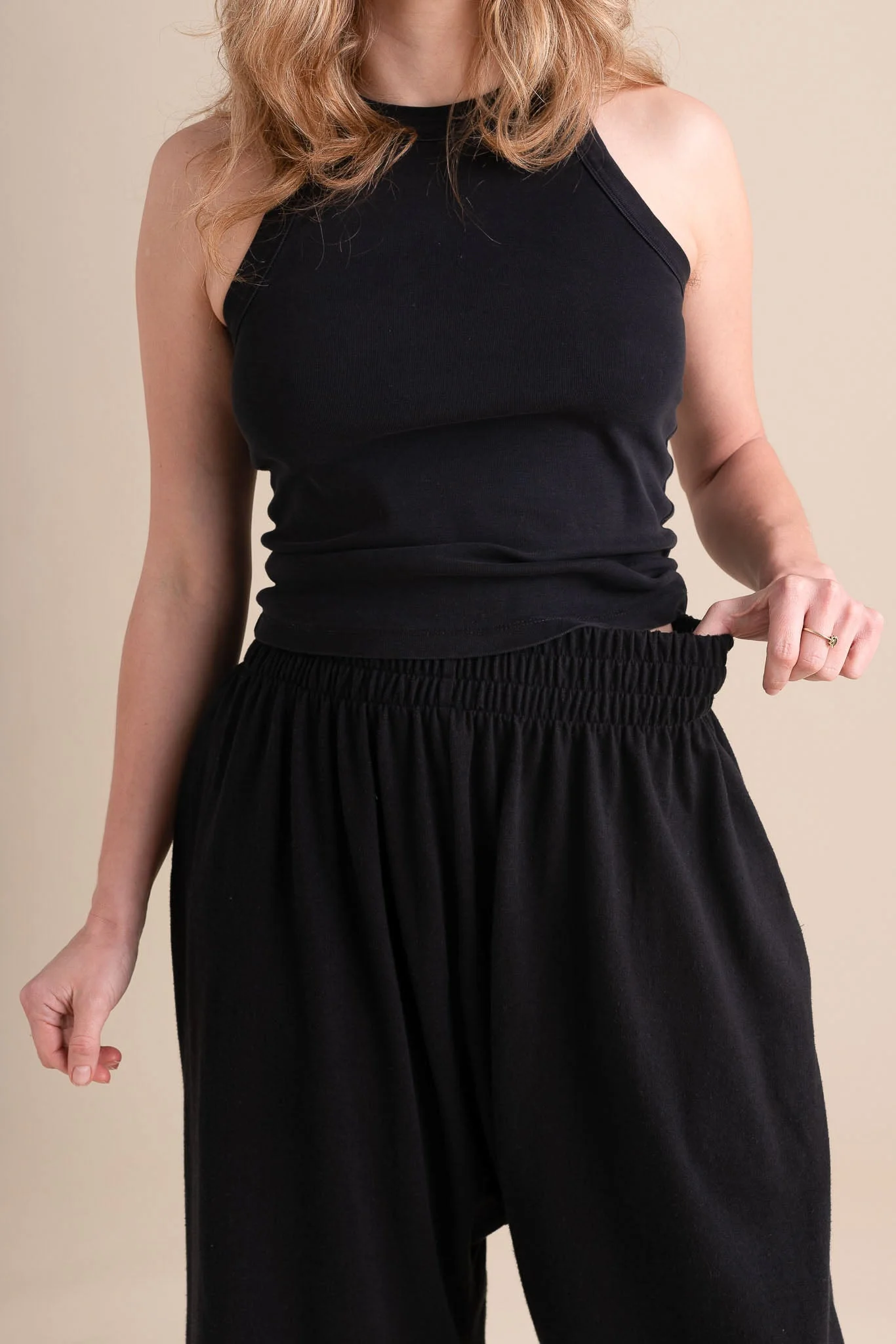 Weekend Pants in Graphite - Image 7