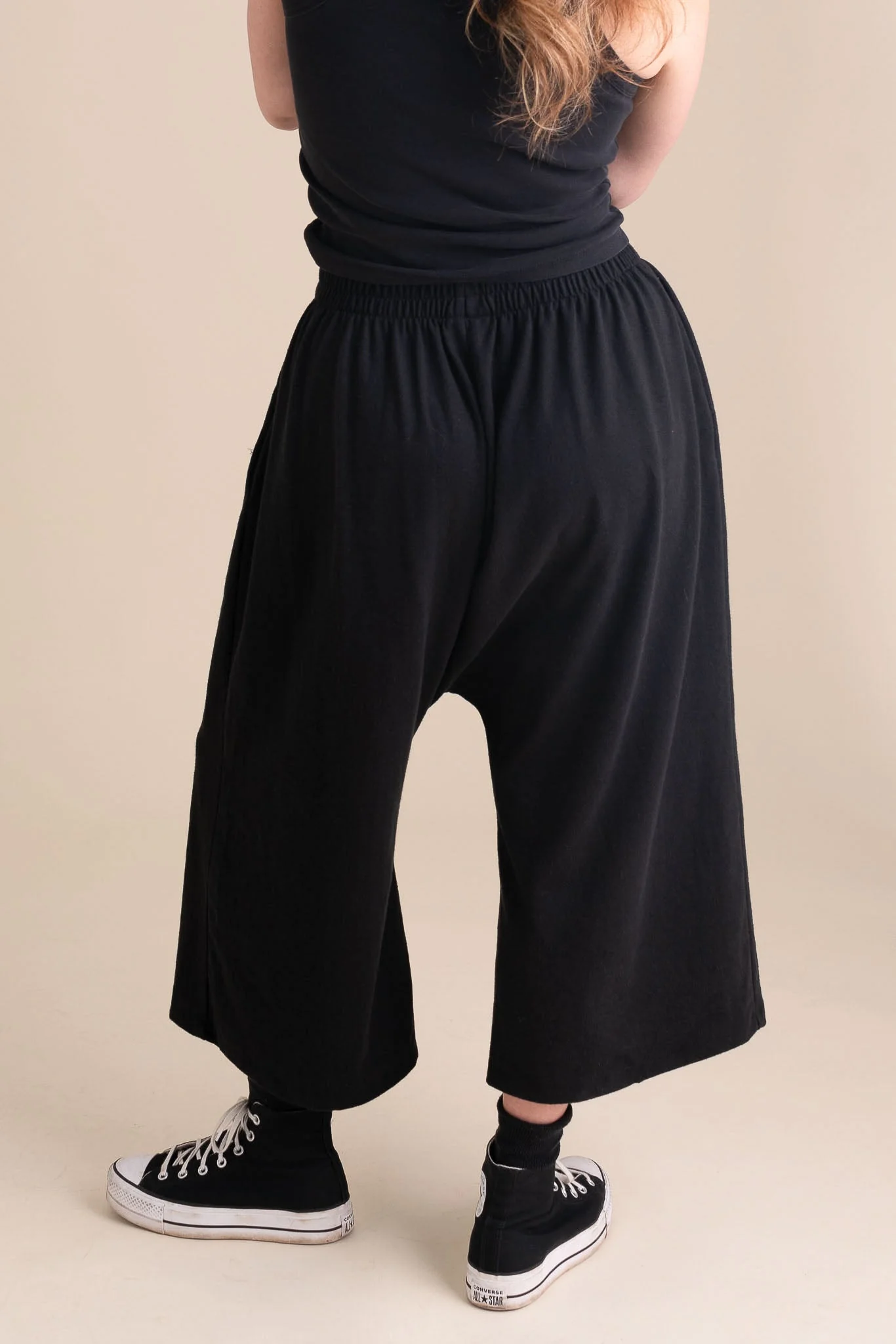 Weekend Pants in Graphite - Image 8