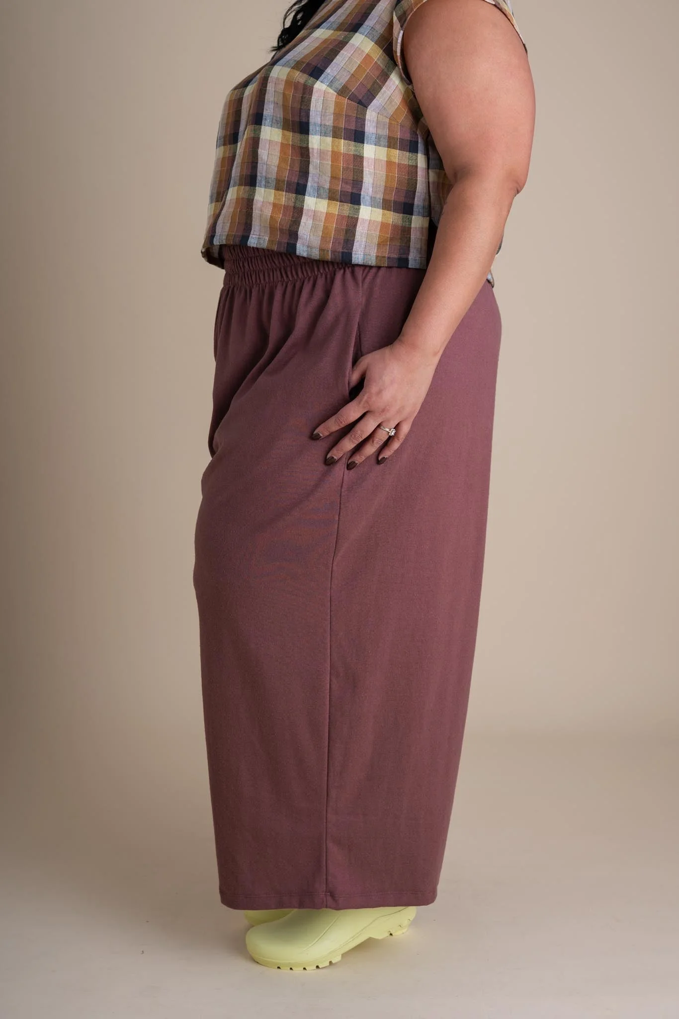 Weekend Pants in Russet - Image 4