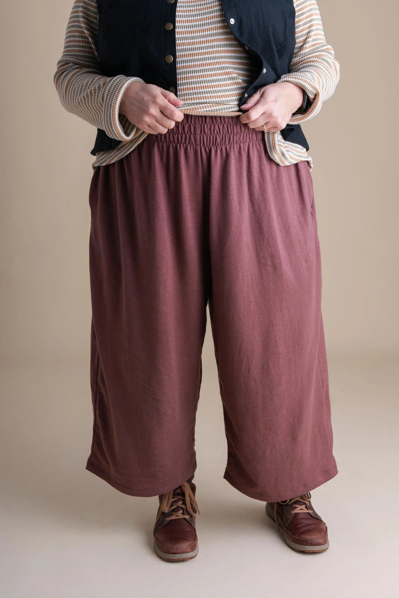 Weekend Pants in Russet - Image 5