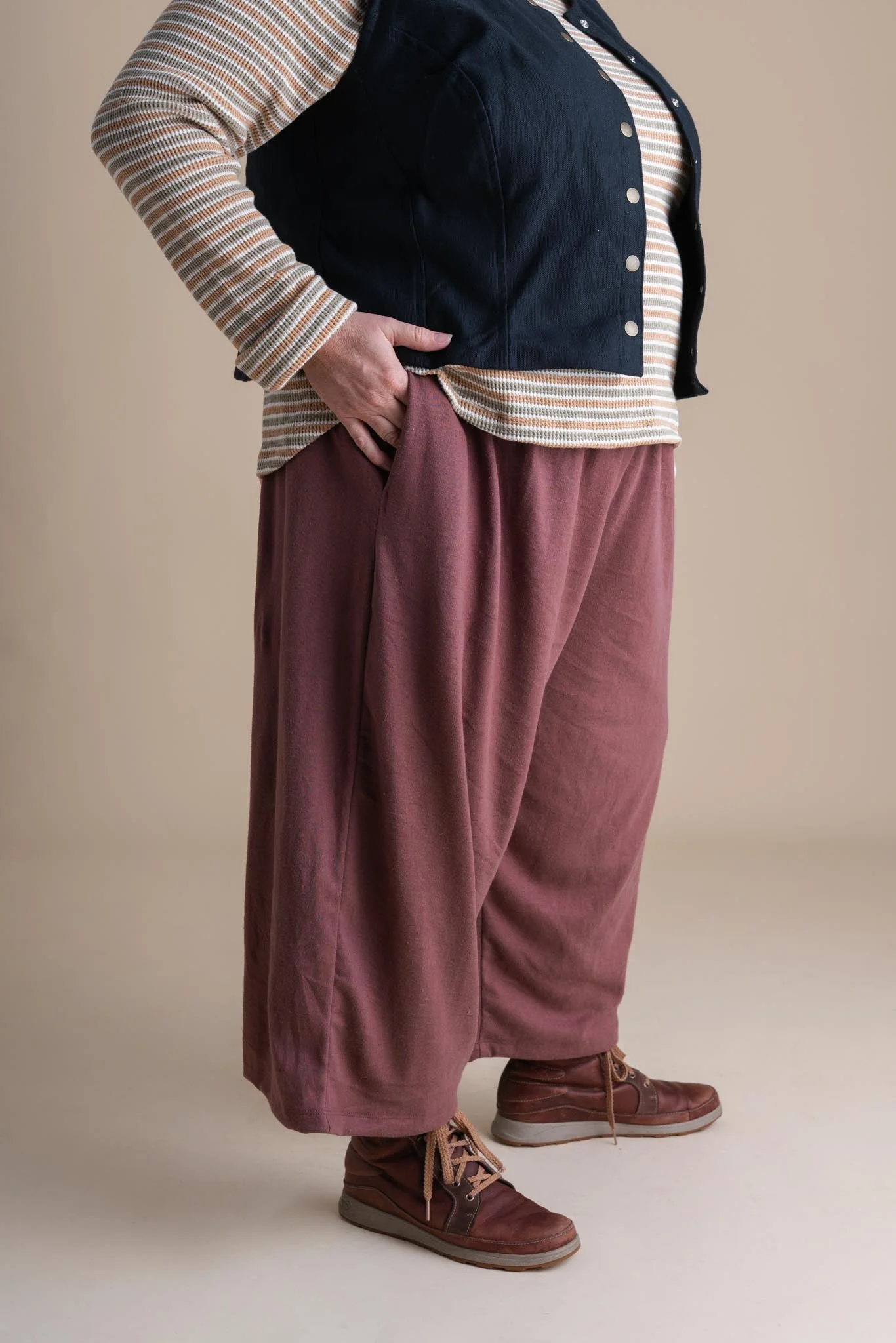 Weekend Pants in Russet - Image 7