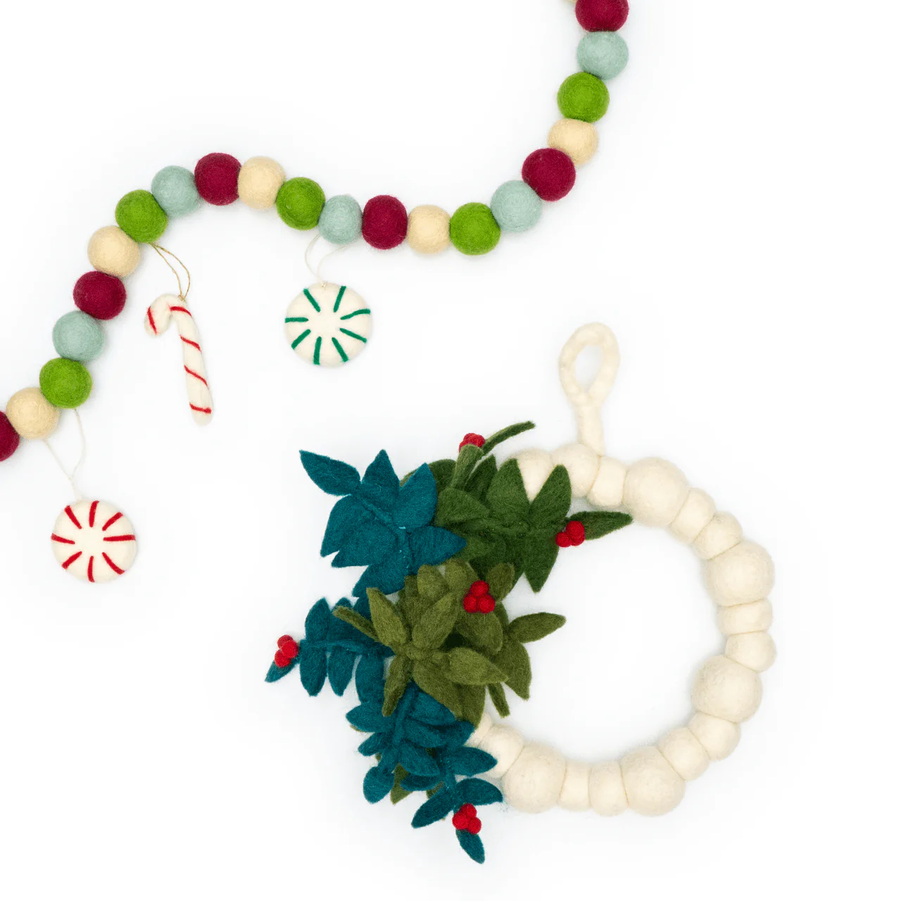 White Mistletoe Red Berry Wreath - RED - Image 4