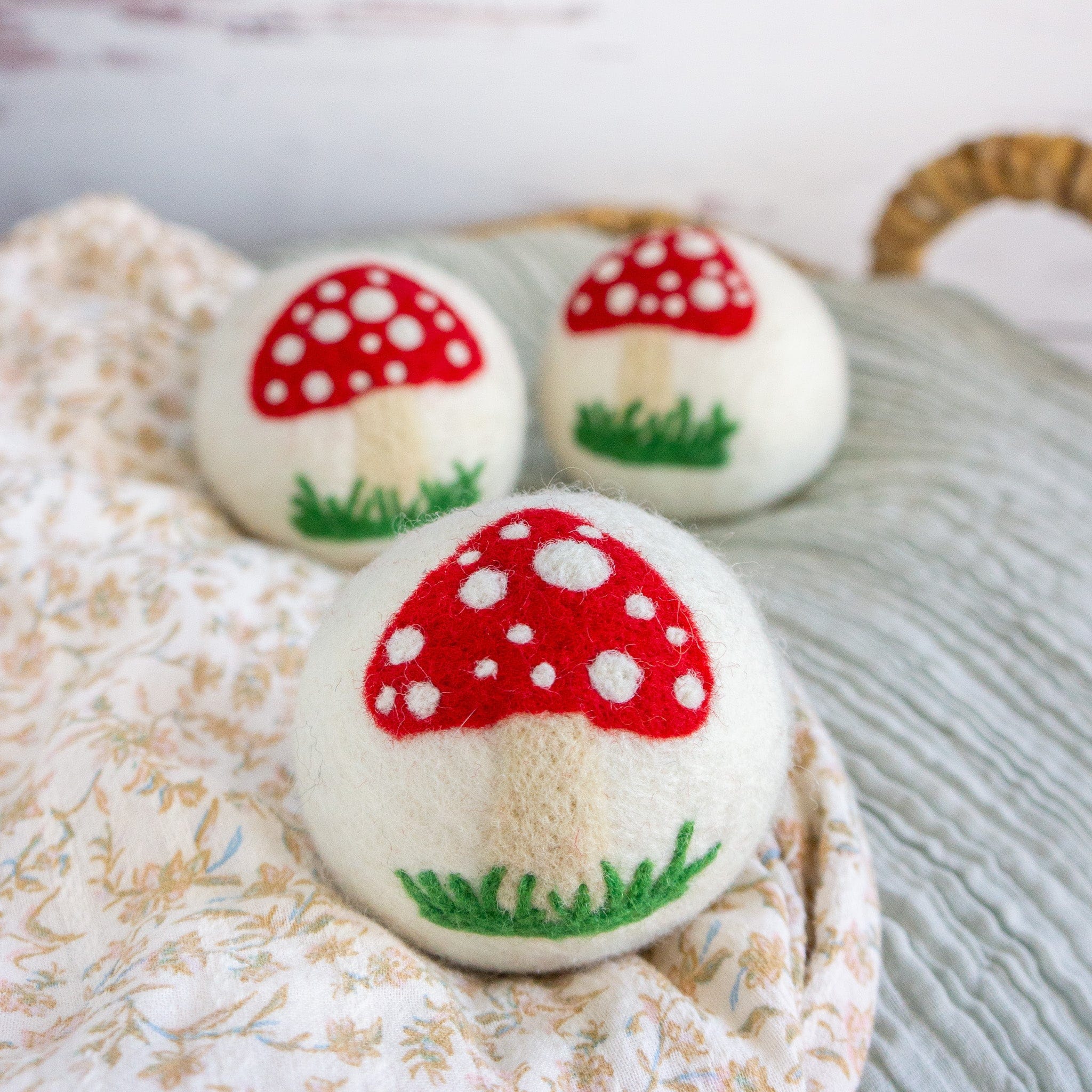 White Mushroom Trio - Image 4