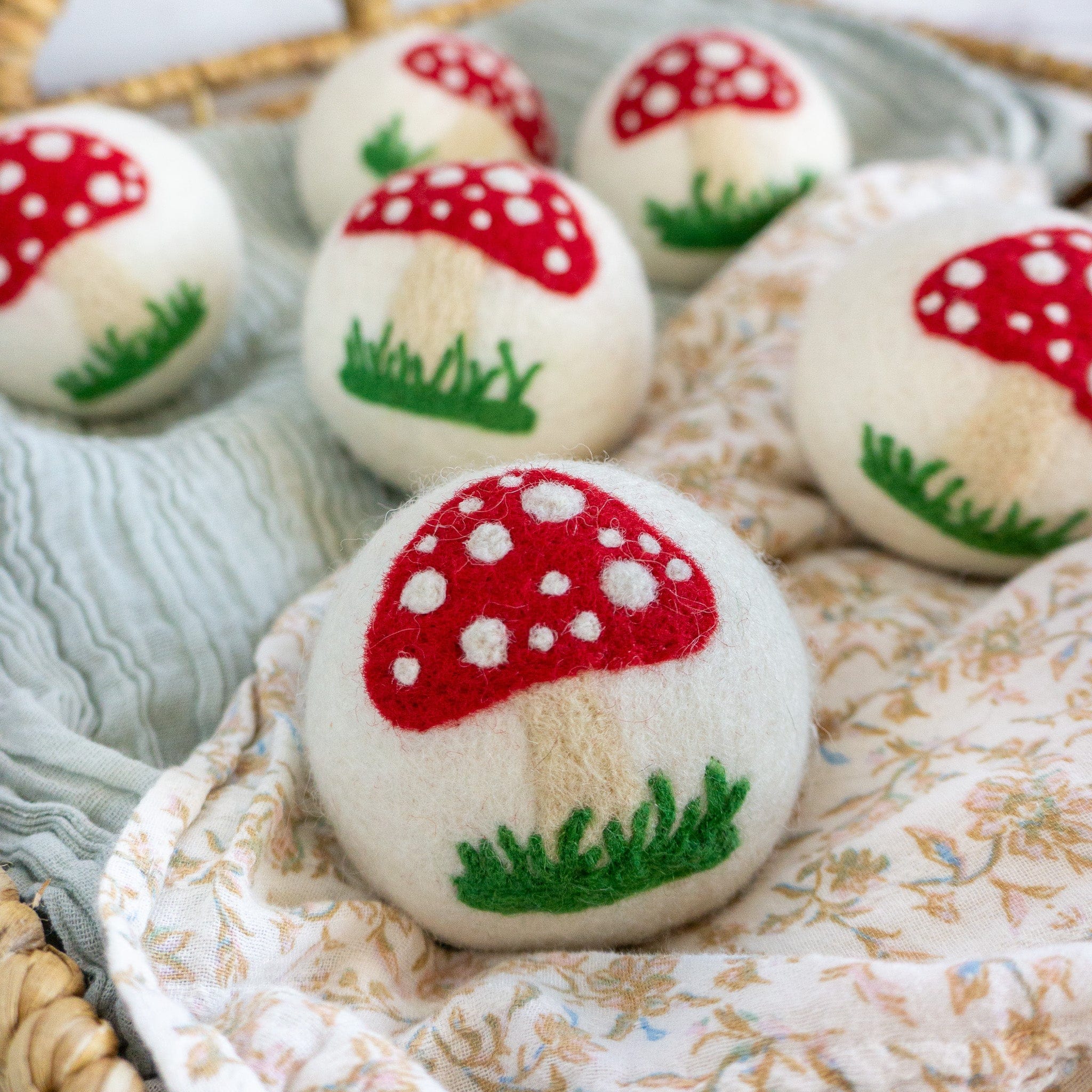 White Mushroom Trio - Image 5