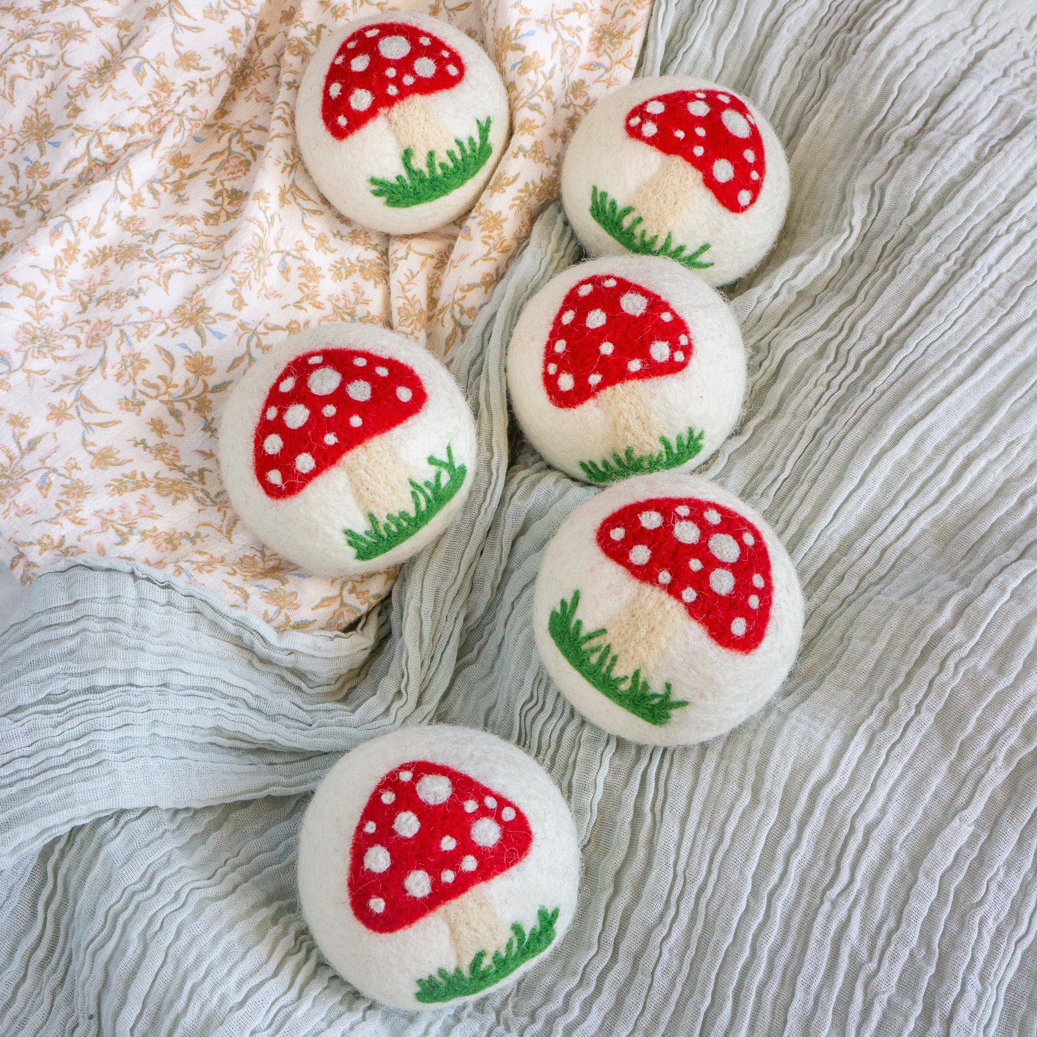 White Mushroom Trio - Image 6